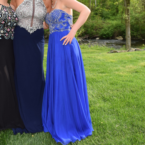 Dresses & Skirts - Ellie Wilde blue size 6 evening dress, prom